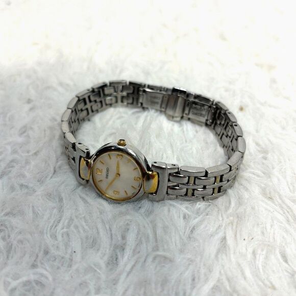 Seiko Womens Quartz Watch 1N00-0GR0 2 Tone Bracelet Band Case MOP Dial Arabic - Picture 4 of 5